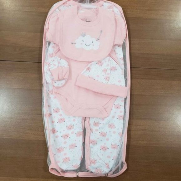 New Duck Duck Goose Girls 5-Piece Bring Home Baby Layette Pink & White Clouds - Picture 2 of 5
